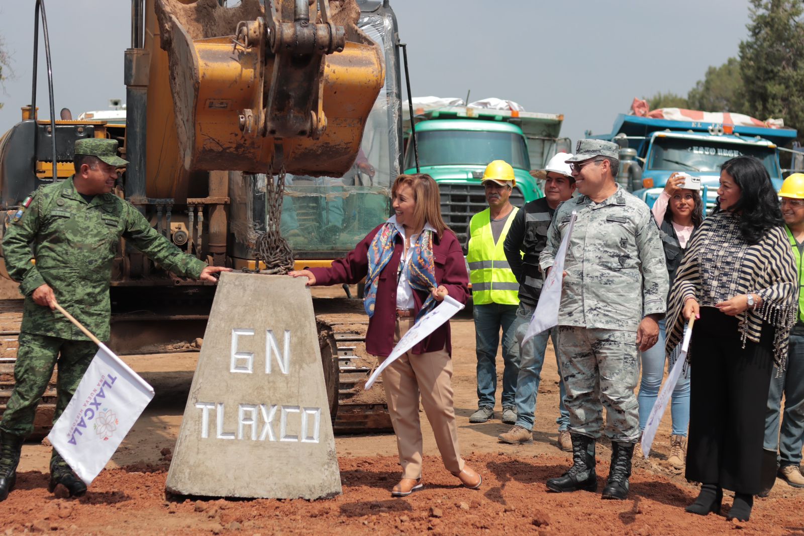 Colocan primera piedra del cuartel de la GN en Tlaxco