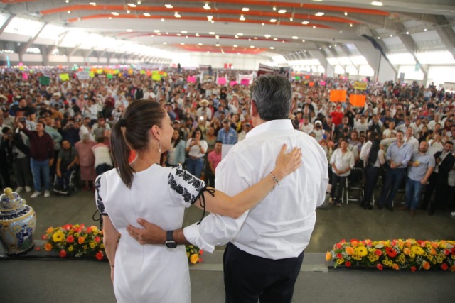Por: Cortesía Señalan acarreo de trabajadores del Ayuntamiento de Atlixco a evento de Claudia Sheinbaum en Centro Expositor
