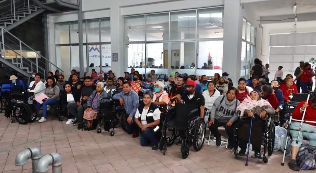 Entrega Ayuntamiento de Cuautlancingo 40 quipos ortopédicos y sillas de ruedas 