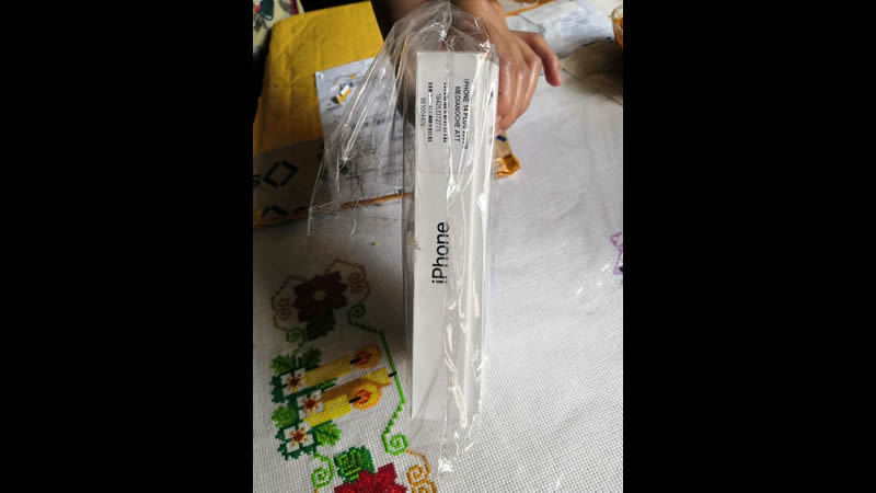 Por: Cortesía "Mucho cuidado con sus compras": Joven compra iPhone en linea pero el resultado no fue lo que esperaba (Vídeo)