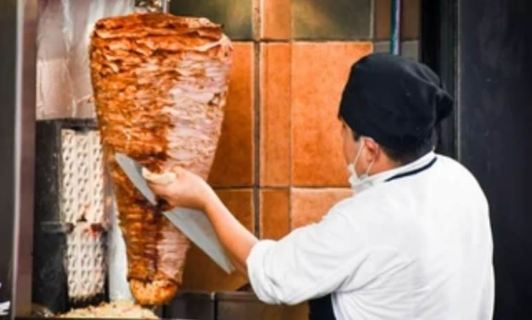Por: Cortesía ¿El fin de los taqueros? Crean maquina de tacos al pastor (Vídeo)