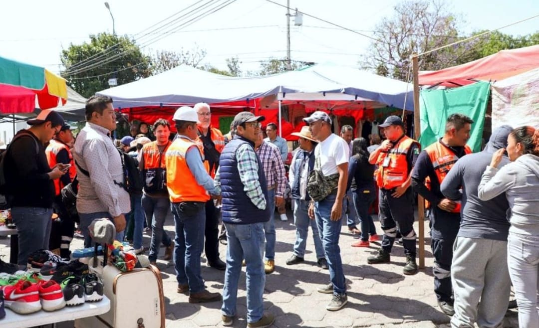 Normatividad de San Pedro Cholula plática con líderes tianguistas para reducir el número de comerciantes informales