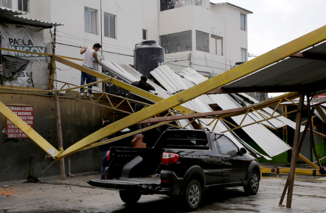 Por: Cortesía Entregan láminas a familias afectadas por granizada en San Sebastián Aparicio