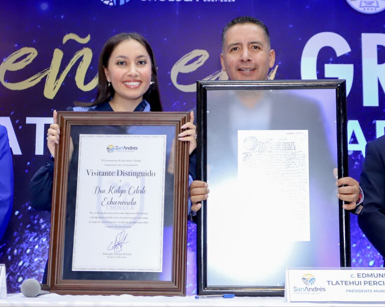 Entrega Ayuntamiento de San Andrés Cholula nombramiento de visitante distinguida a Katya Echazarreta