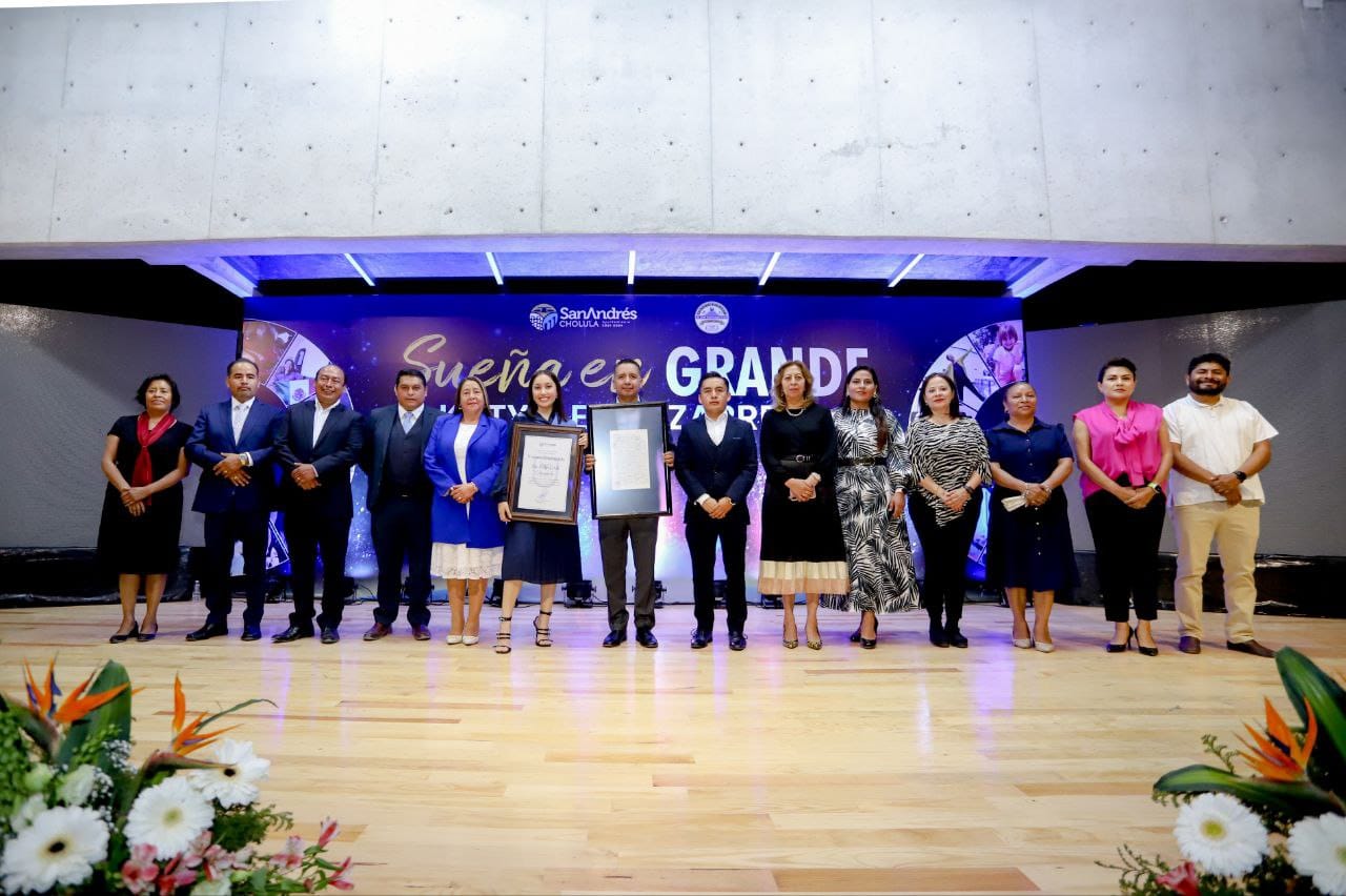 Comunicado oficial Entrega Ayuntamiento de San Andrés Cholula nombramiento de visitante distinguida a Katya Echazarreta