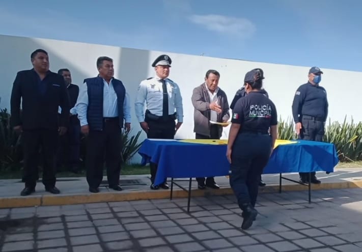 Entrega Gerardo Sánchez constancias de formación inicial de prospectos a policías en Coronango
