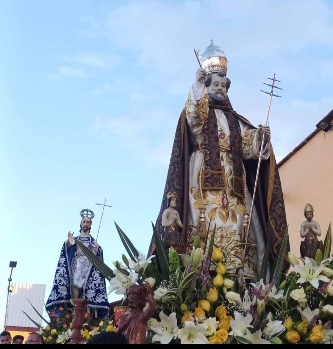 Por: Cortesía Lula Pineda Pide mayordoma de Pedro de Animas a funcionarios y políticos a no ‘’politizar la Tlahuanca’’