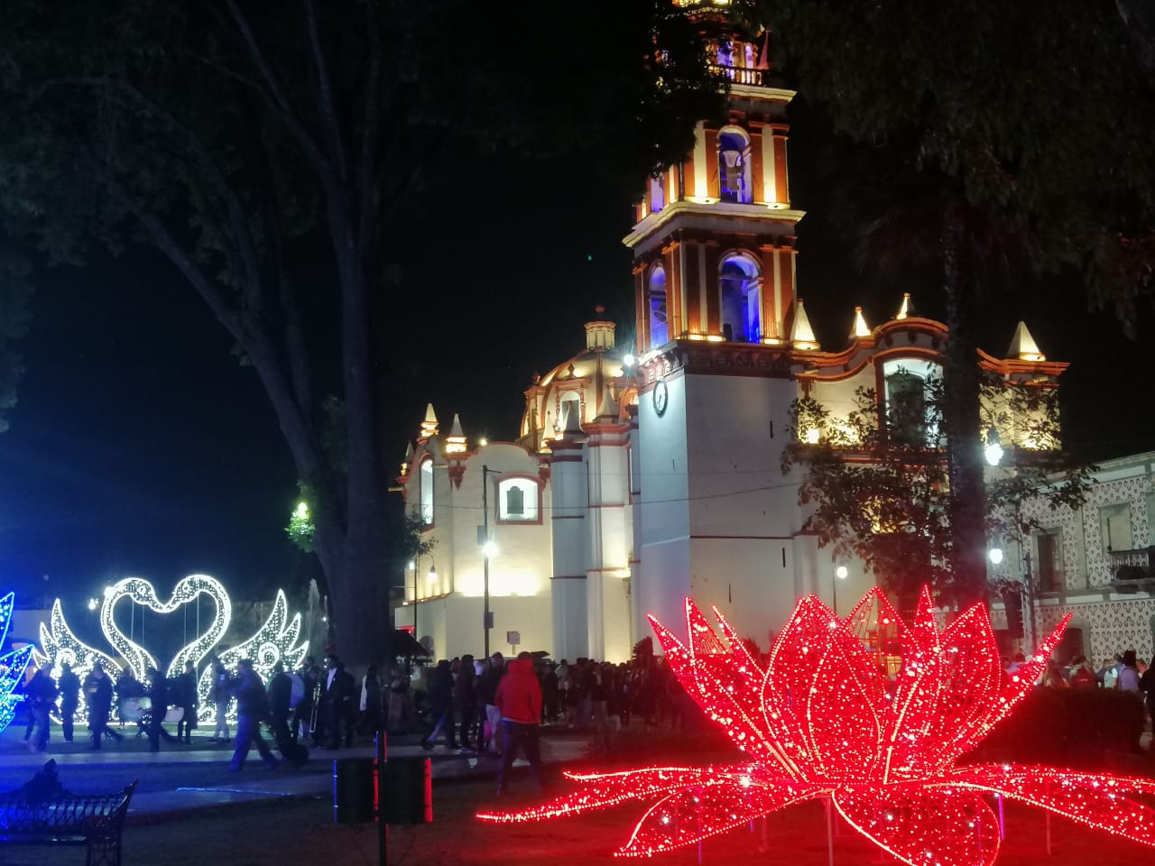 Gobernador Sergio Salomón Céspedes enciende “Chula mi Cholula en Primavera”