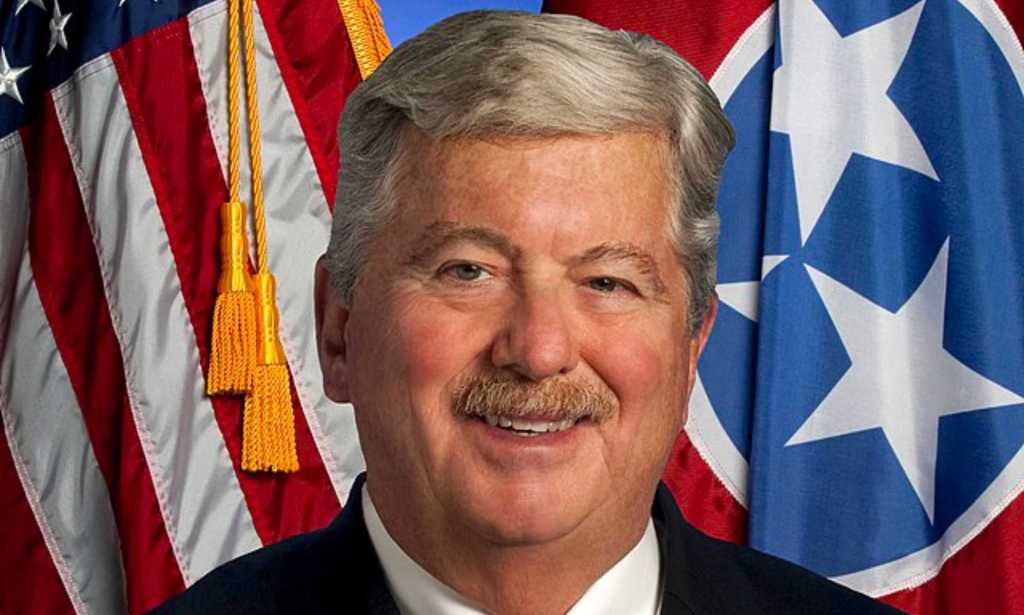 Por: Cortesía Republicano que promueve leyes anti-LGBTQ es exhibido por comentar fotos de modelo gay