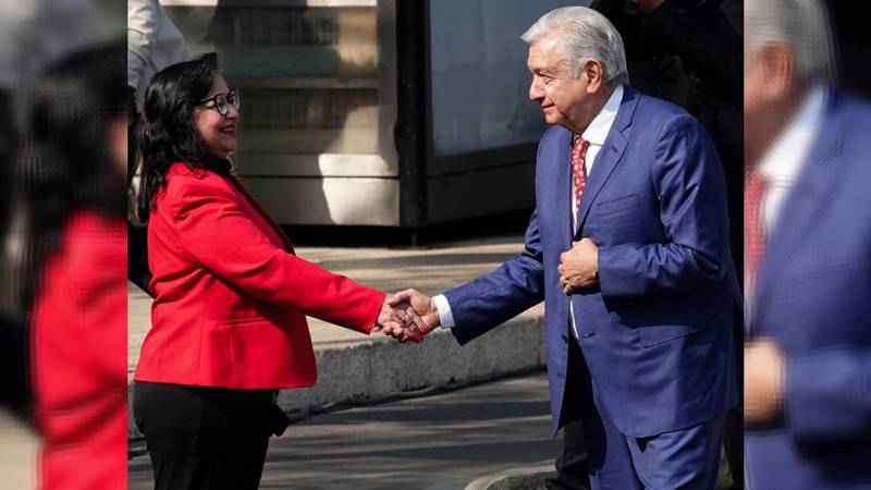 Por: Cortesía Norma Piña: queman piñata con rostro de ministra de la Suprema Corte en mitin de AMLO