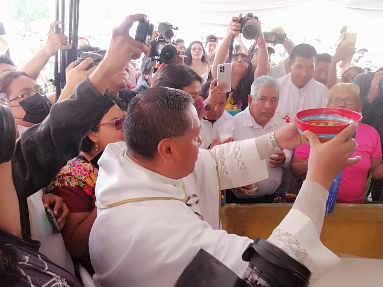 Con 800 litros de pulque San Juan Calvario festeja “La Tlahuanca” en San Pedro Cholula