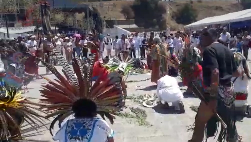 Por: Cortesía Lula Pineda  Invade el blanco ante el “6º Encuentro SerConciente” en Plaza Soria de San Pedro cholula