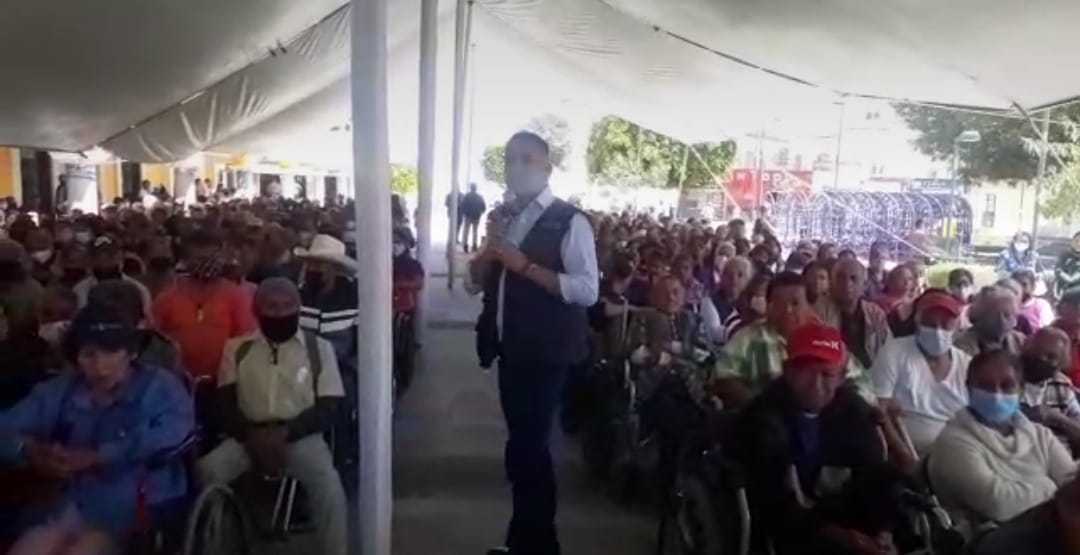 Edmundo Tlatehui inicia entrega de 3 mil despensas a personas con discapacidad y abuelitos 