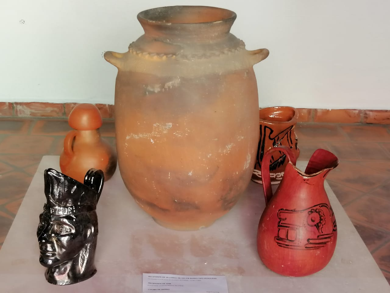 Permanece exposición de más de 50 fotografías y objetos relacionados con la Tlahuacan en Caballero Águila