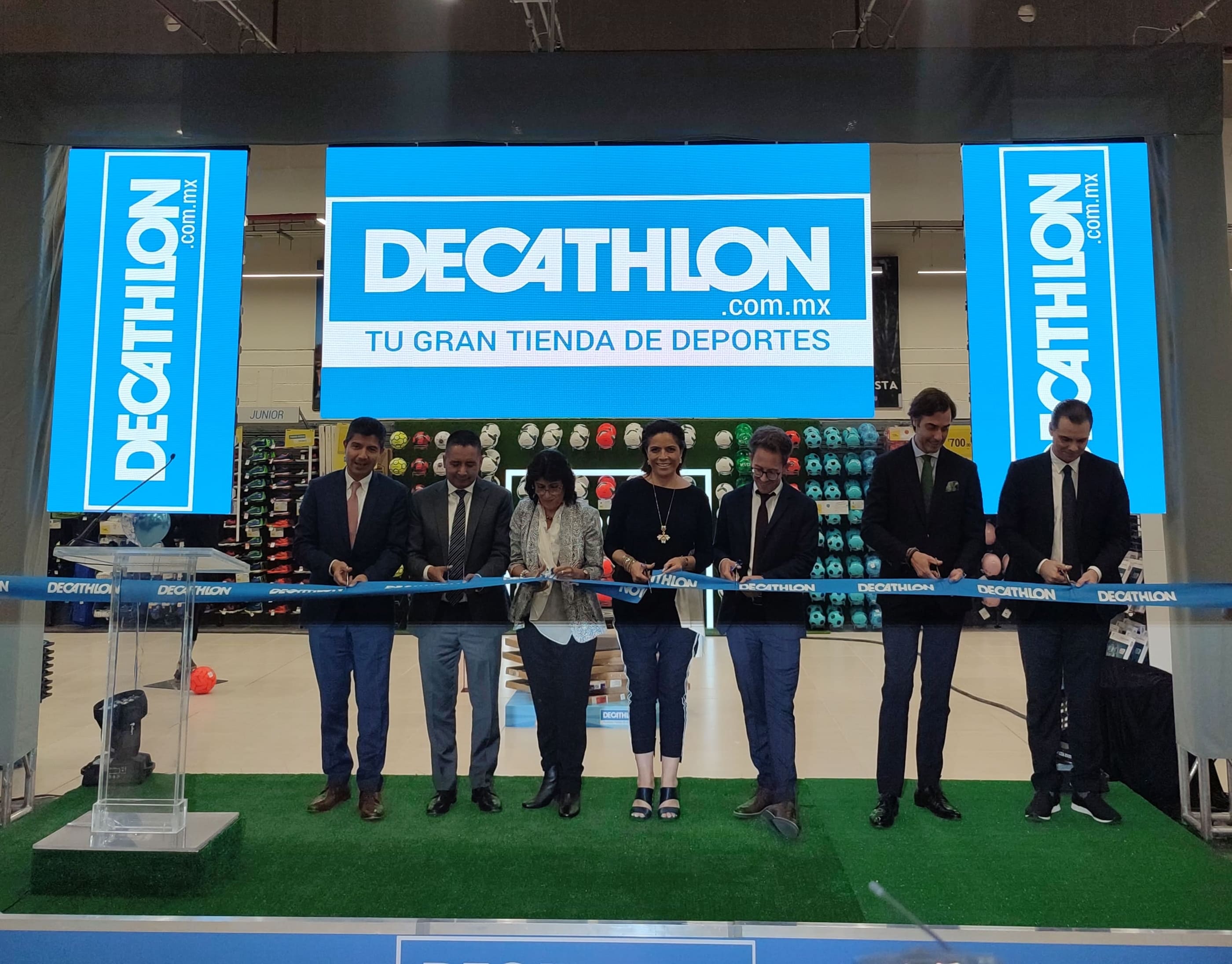 Por: Cortesía Eduardo Rivera y Christian Martinoli inauguraron la tienda Decathlon Puebla