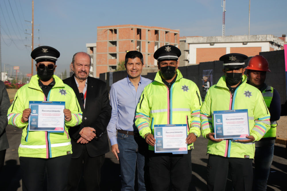 Reconocen a policías que detuvieron a ladrones que perpetraron atraco en la taquilla del Teatro Principal