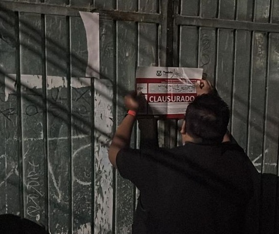 Por: Cortesía Ayuntamiento de Puebla clausura dos bailes sonideros sin permisos