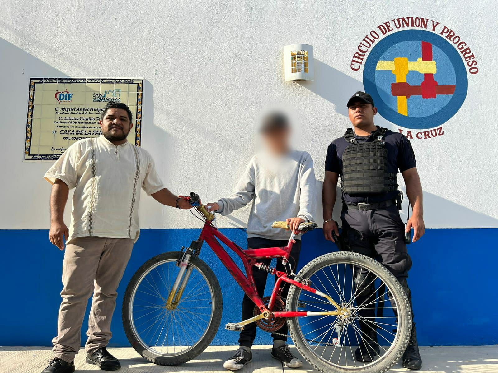 Comunicado oficial Tras ser robada, recuperan policías de San Andrés Cholula bicicleta a menor de edad