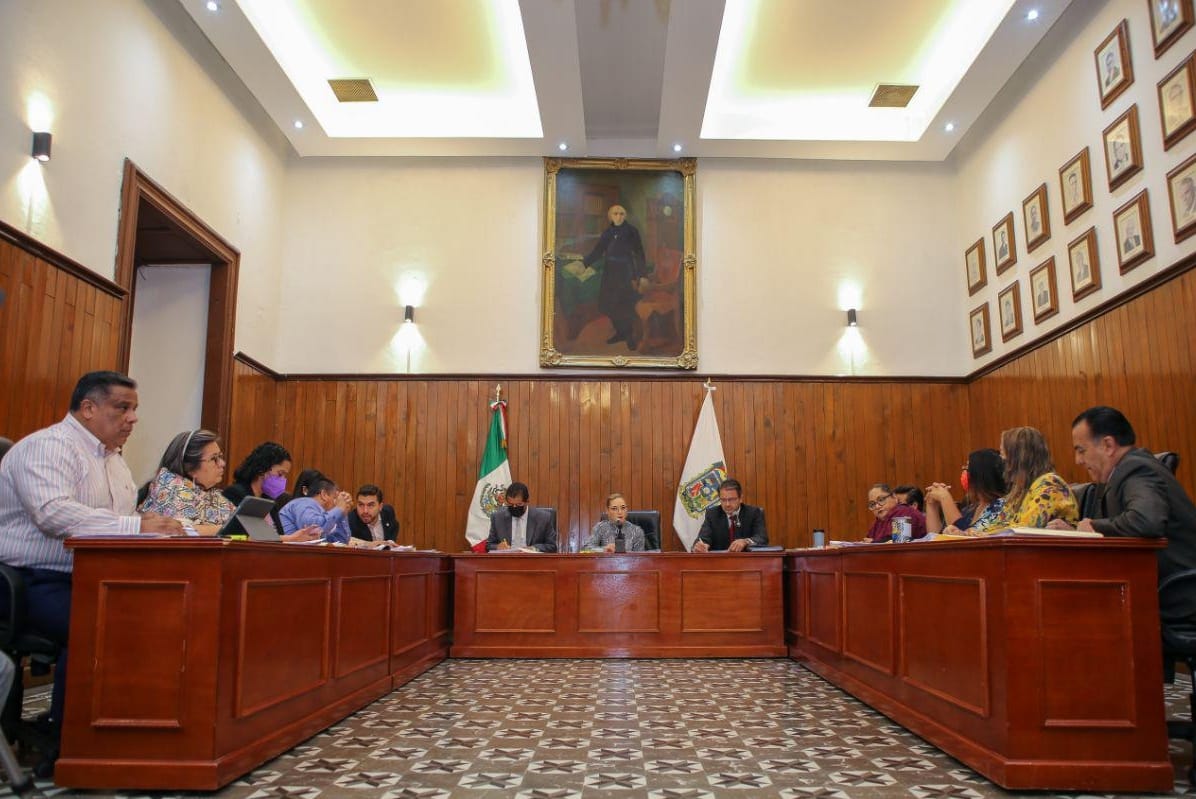 Regidores cholultecas impiden toma de protesta de regidora suplente pasando sobre Ley Orgánica Municipal