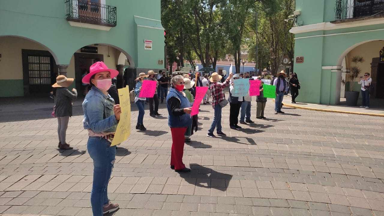 Se manifiestan pobladores de San Miguel del Milagro por toma de presidencia auxiliar