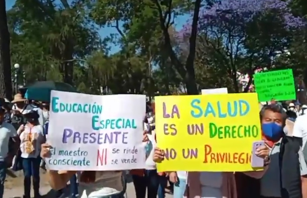 Por: Alonso Camarillo  Paraliza Sección 55 del SNTE a la capital, rechazan reforma de servicio médico