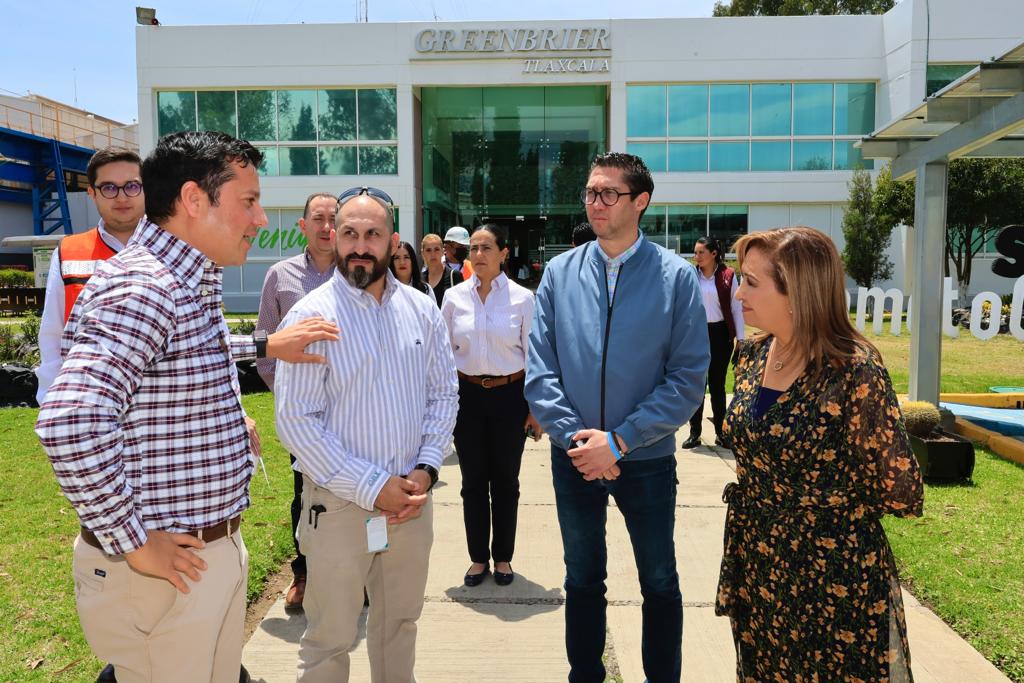 Por: Cortesía Visitó gobernadora Lorena Cuéllar la empresa Greenbrier en CIX I de TETLA