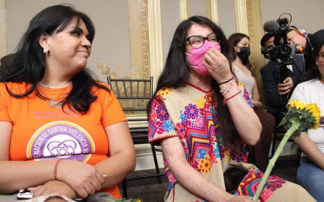 Por: Cortesía Se disculpan públicamente con víctimas de ataques ácidos por impedir discurso en Congreso del Estado