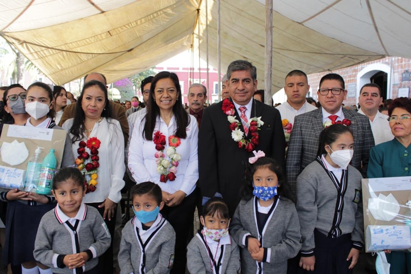 Por: Cortesía Gobierno de Puebla y Ayuntamiento de Atlixco entregan material de higiene a escuelas de la región