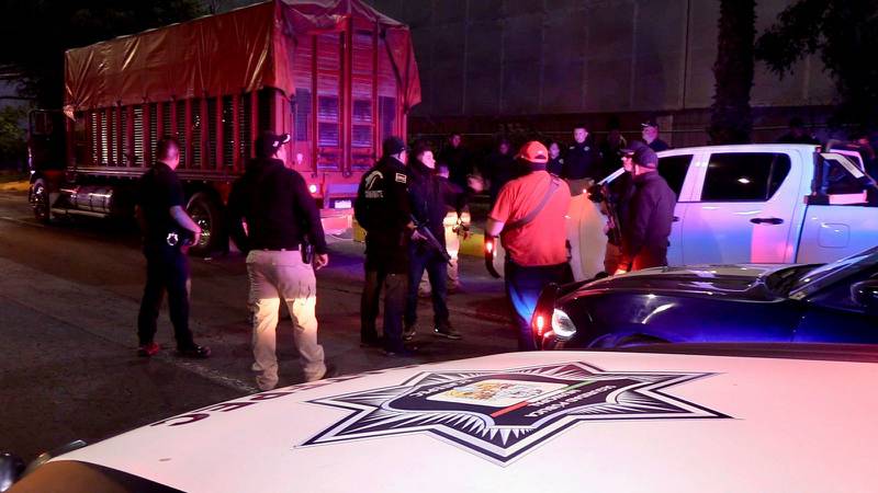 Por: Cortesía Rescatan a 123 migrantes de un camión de carga abandonado en Ecatepec