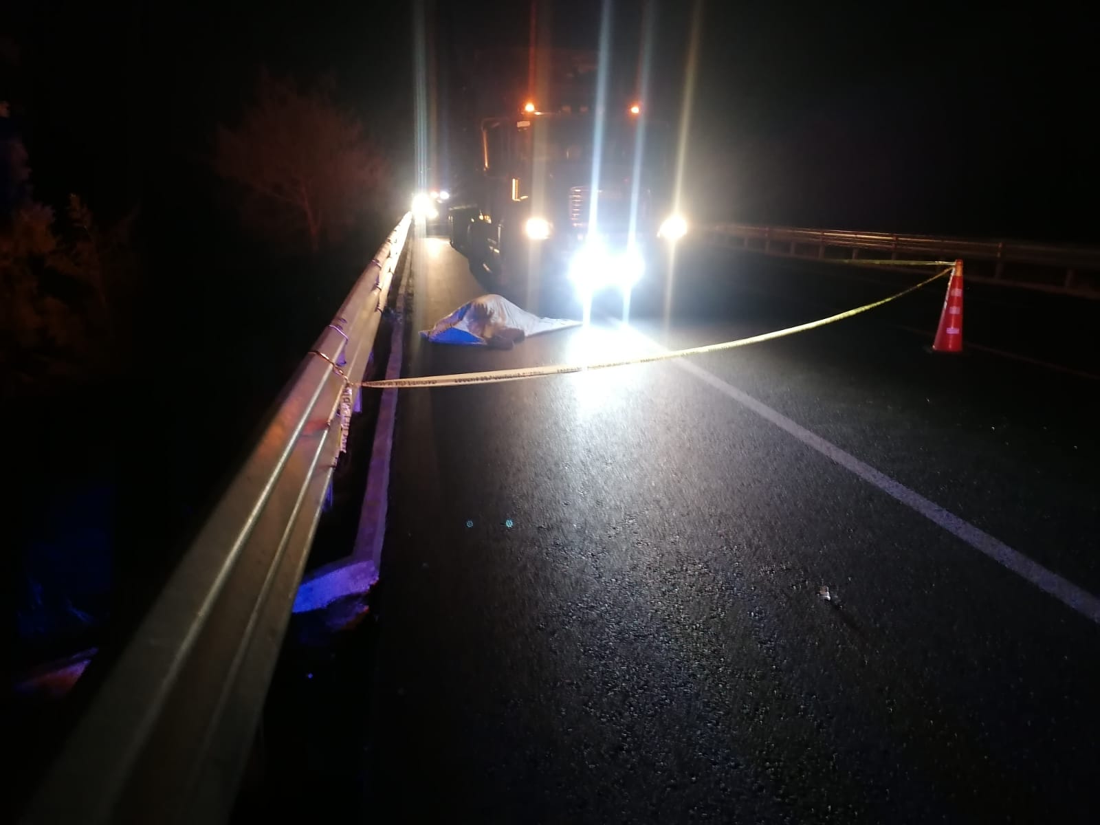 De un balazo en la cabeza asesinan a trailero tras violento atraco en la Amozoc-Perote, a la altura de Cuapiaxtla