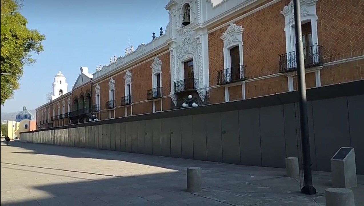 Blindaje a Palacio de Gobierno y Monumentos causa enojo entre activistas en Tlaxcala