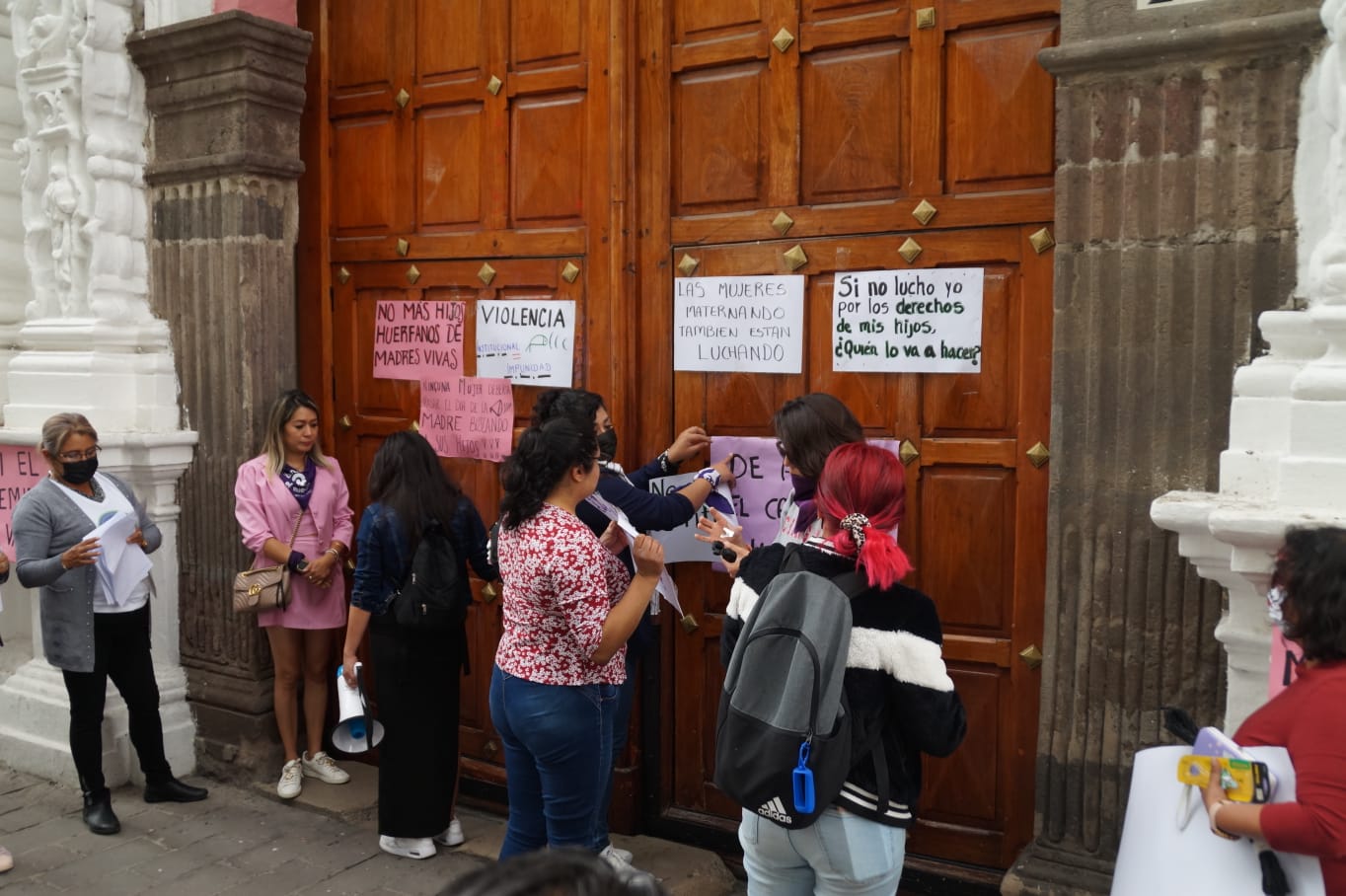 Arremeten activistas contra poder judicial por falta de acción en violencia vicaria