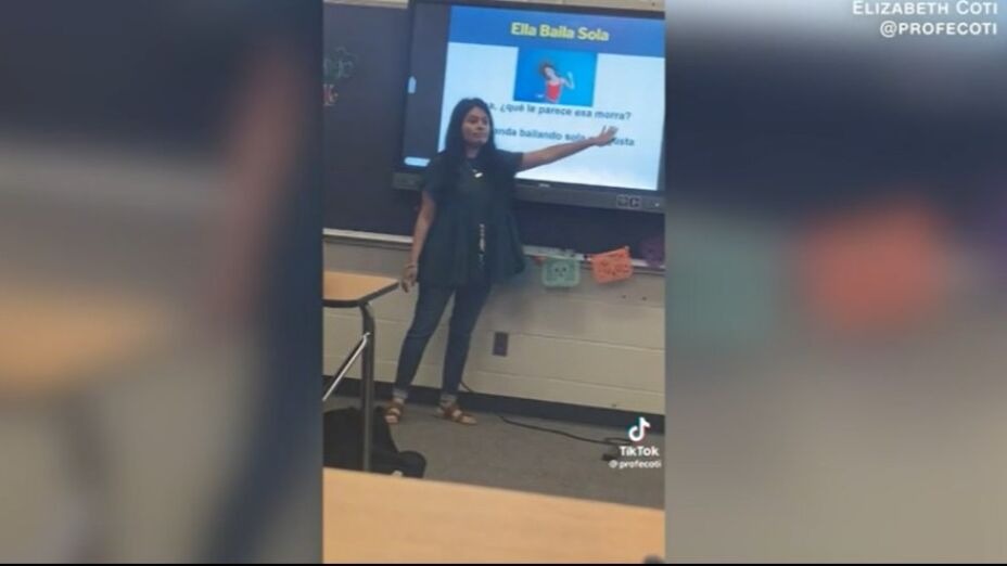 Por: Cortesía Maestra enseña español a sus alumnos con canciones de Peso Pluma