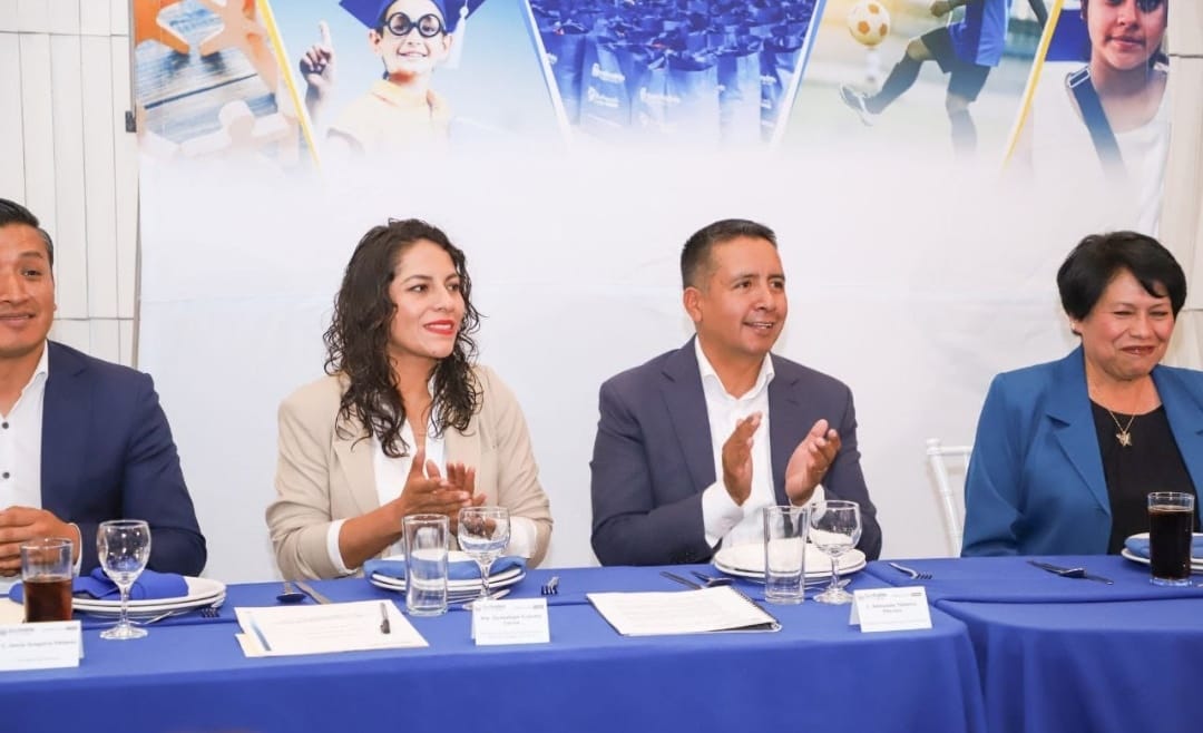 Festeja Mundo Tlatehui a mil 200 maestras y maestros de San Andrés Cholula