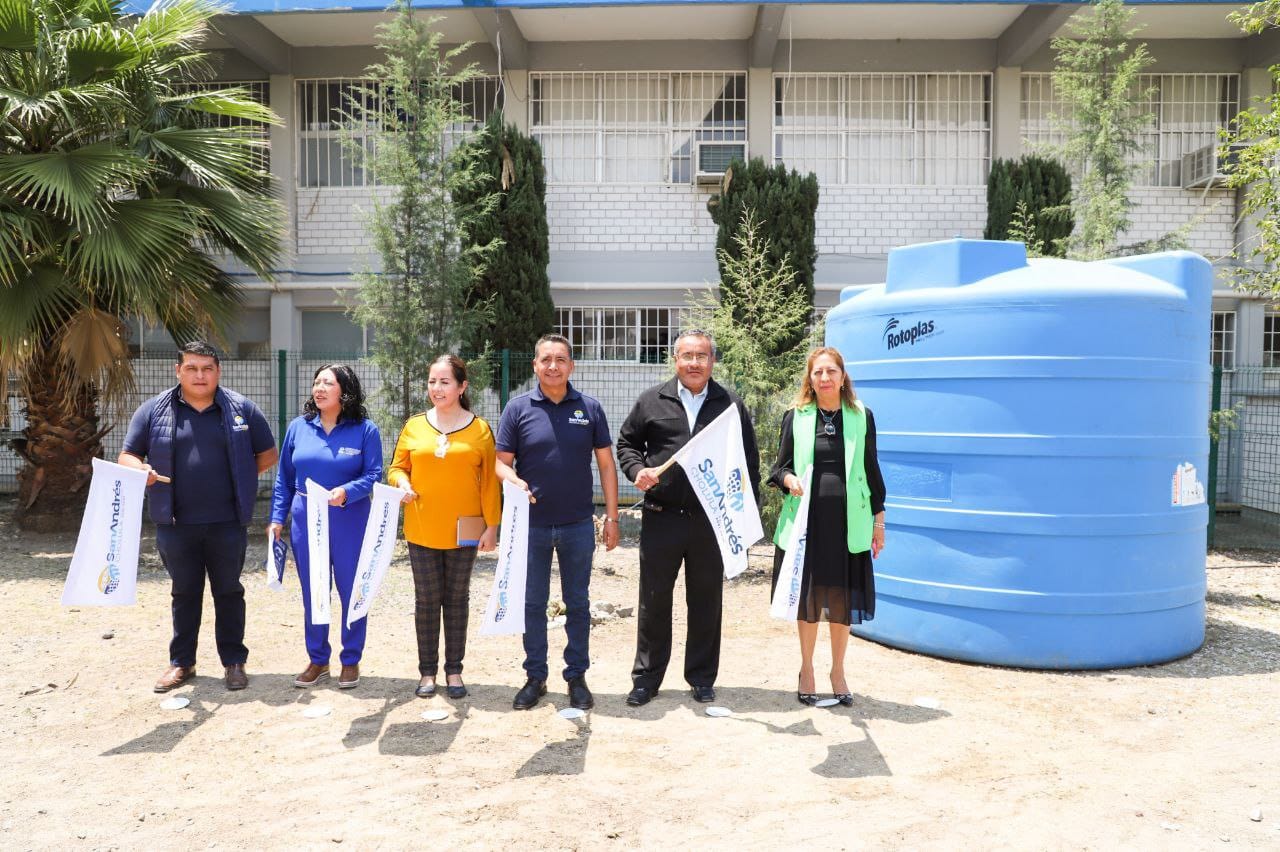 Implementa Mundo Tlatehui mecanismo de captación de agua pluvial en primaria Blandina Torres de Marín