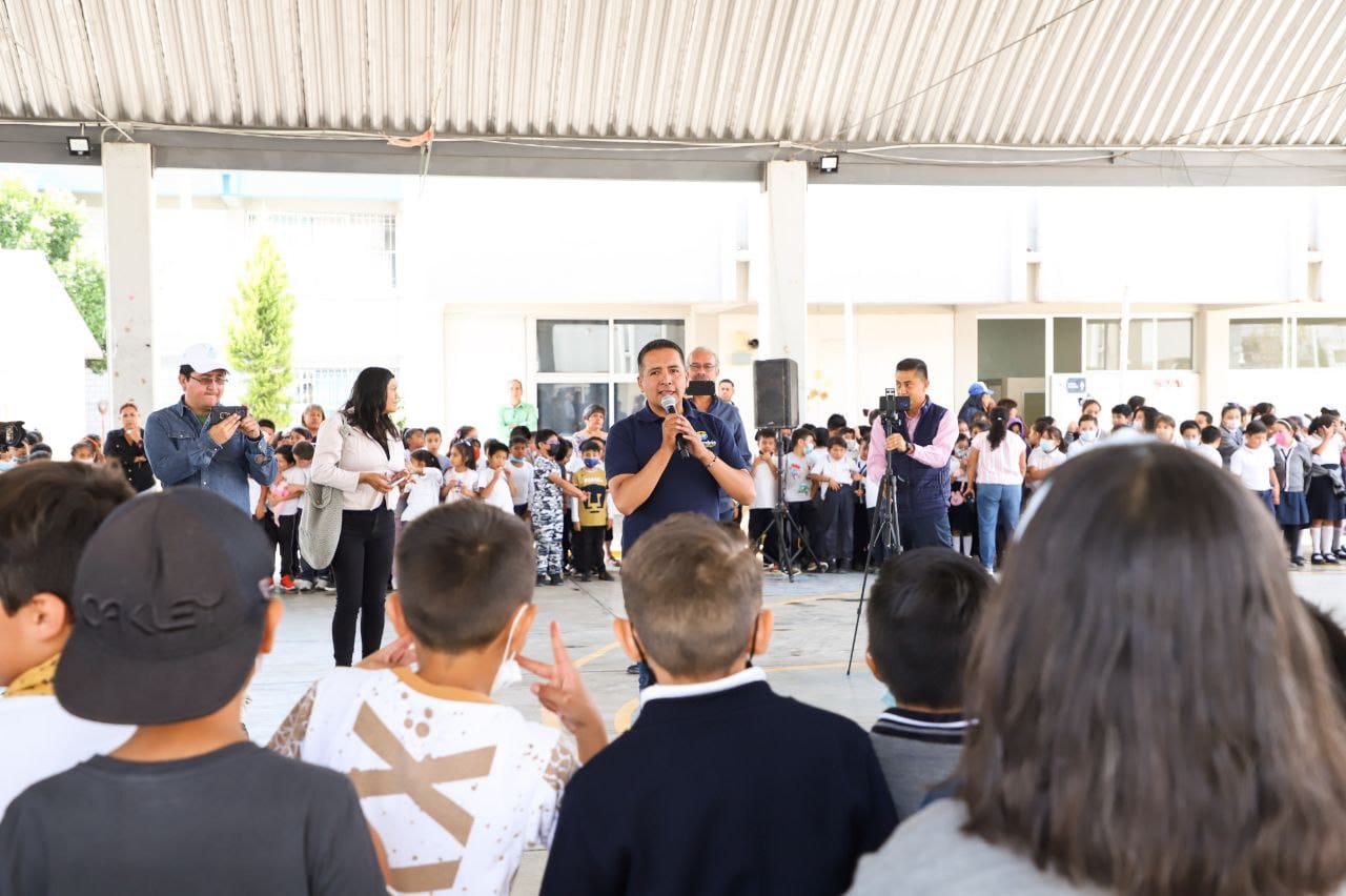 Comunicado oficial Implementa Mundo Tlatehui mecanismo de captación de agua pluvial en primaria Blandina Torres de Marín