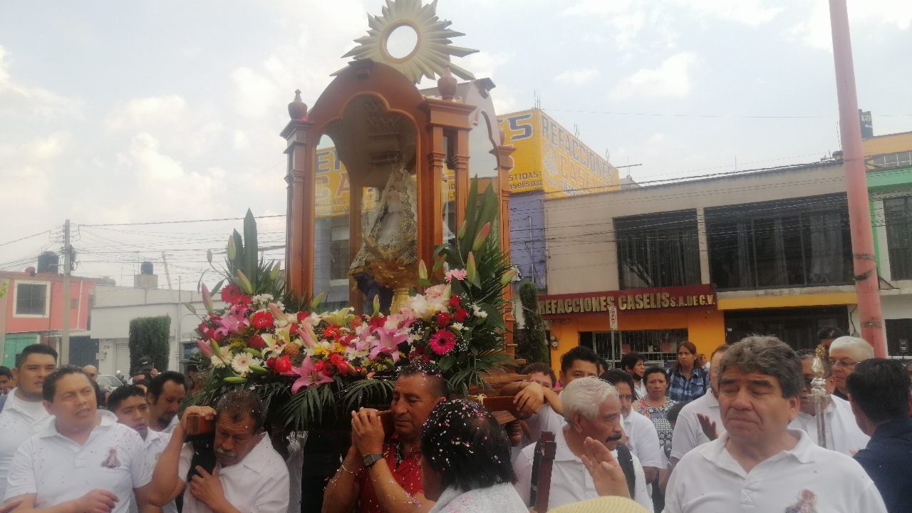 Por: Cortesía Lula Pineda Bajan a la Santísima Virgen de Los Remedios para venerarla durante dos semanas, en la “Fiesta Chiquita”