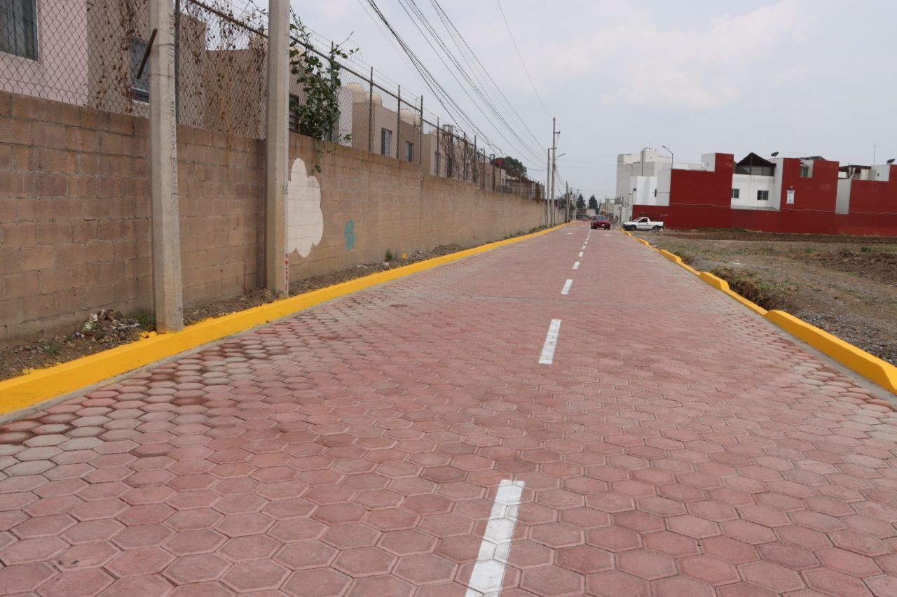 Una más, inauguran pavimentación con adoquín de calle Alcanfores en Cuautlancingo