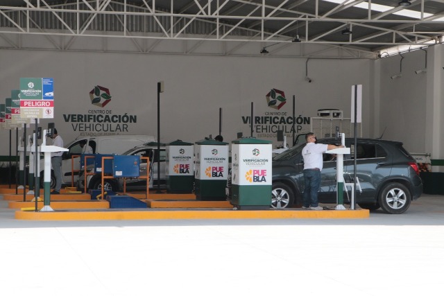 Por: Cortesía Gobierno estatal entrega concesiones para 13 verificentros en Puebla