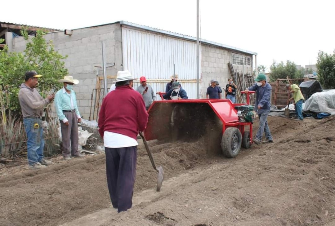Productores de Coronango reciben capacitación para uso y manejo de máquina bocashi