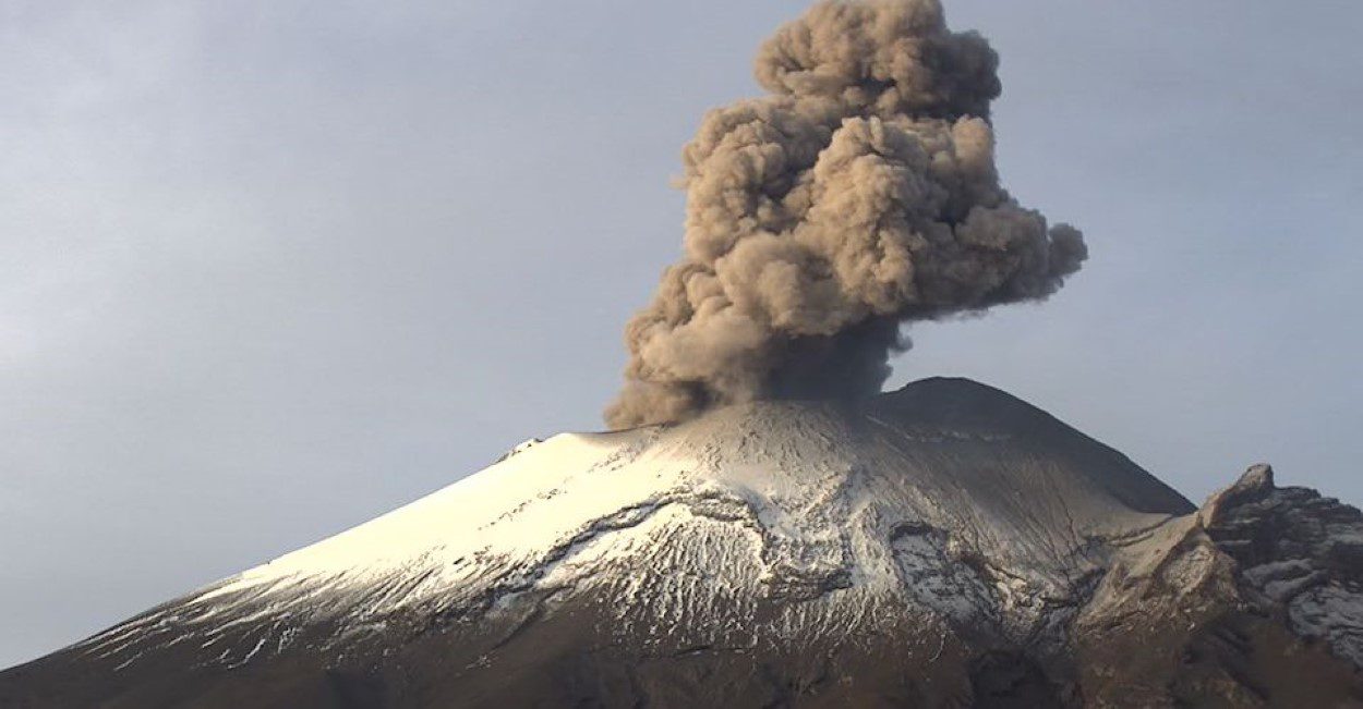 Por: Cortesía El Popo espanta a los turistas: cancelaciones en hoteles en Puebla