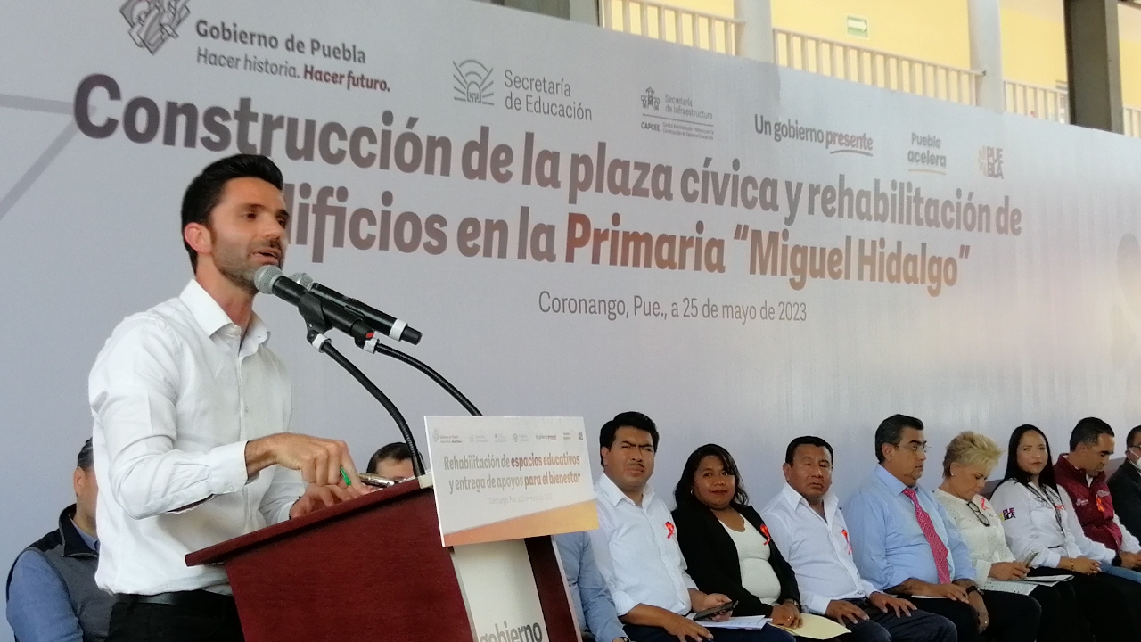 Bienestar entrega 24 tarjetas del programa “La Escuela es Nuestra” con inversión superior a los 13 mdp