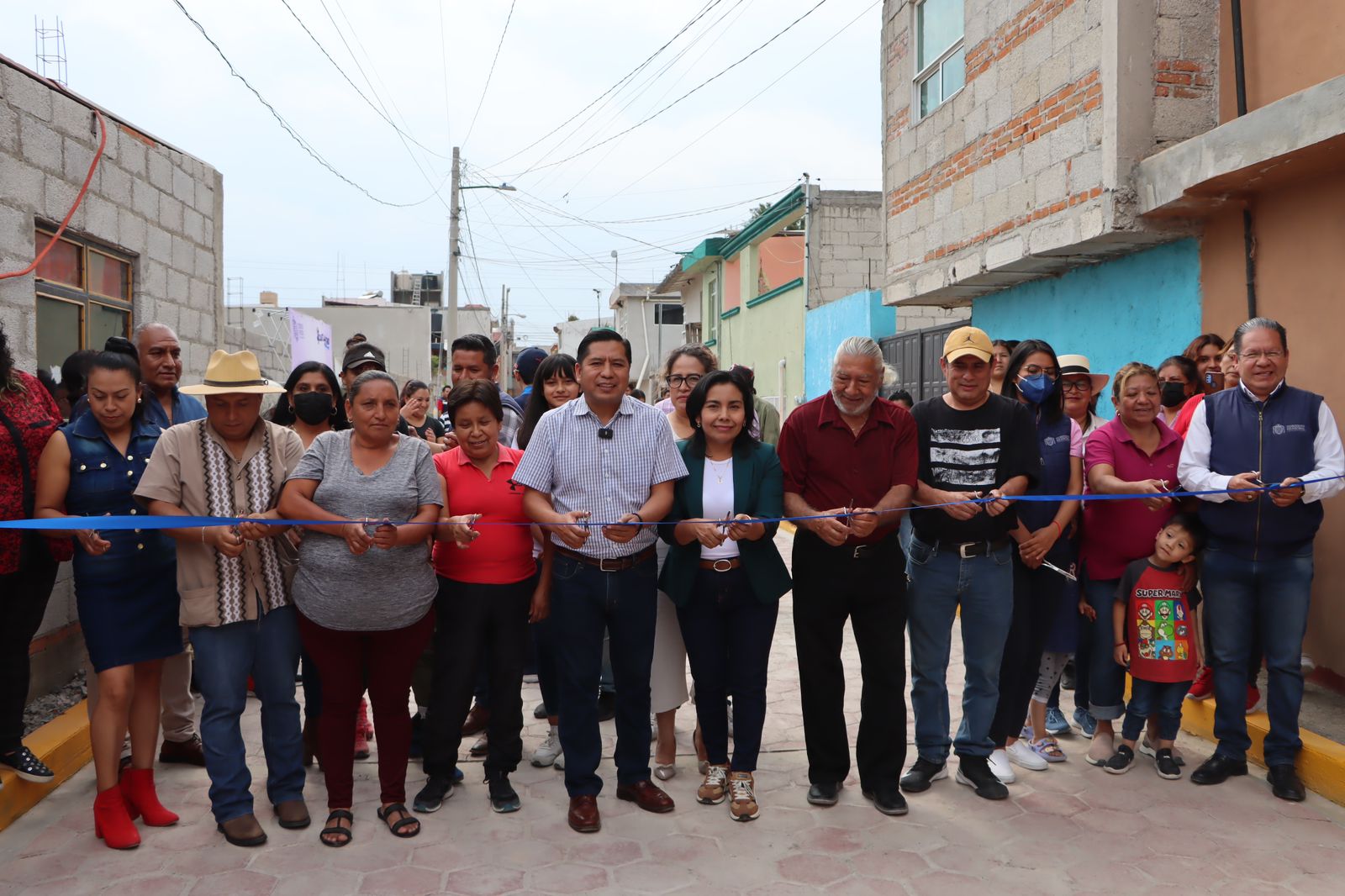 Inaugura Filomeno Sarmiento adoquinamiento en privada Estación en colonia La Joya