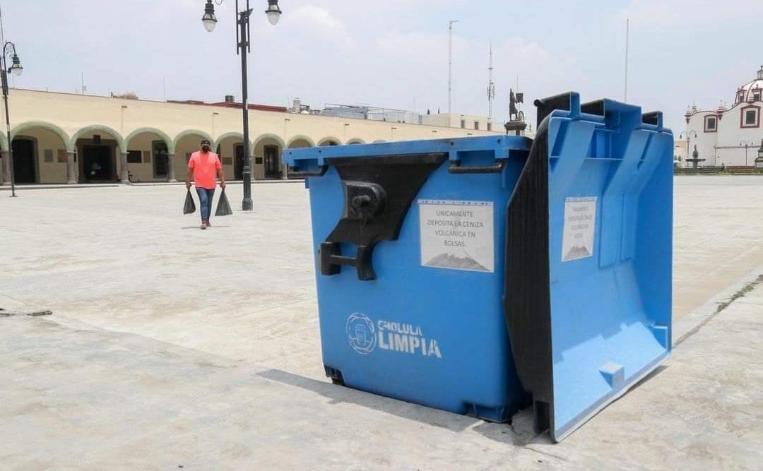 Cholultecas pueden depositar ceniza volcánica en cinco contenedores colocados estratégicamente en el municipio