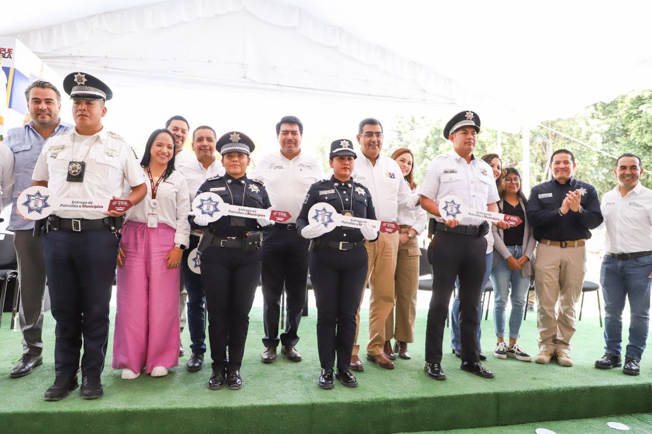 Comunicado oficial Entrega gobernador de Puebla y Mundo Tlatehui, apoyos a mujeres sanandreseñas