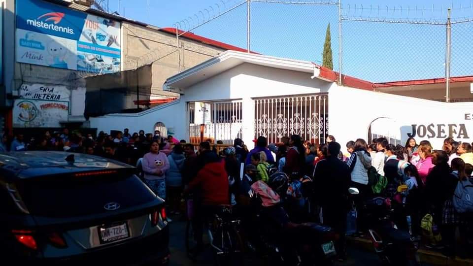 De nuevo, docentes toman primaria en Chiautempan por inconformidades con su directora 