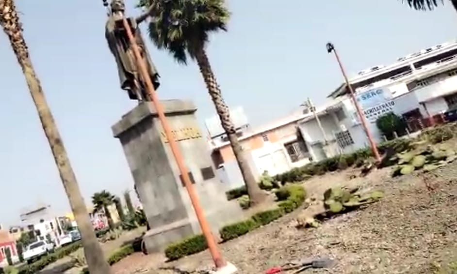 Ayuntamiento cholulteca trabaja en control de plagas en jardineras