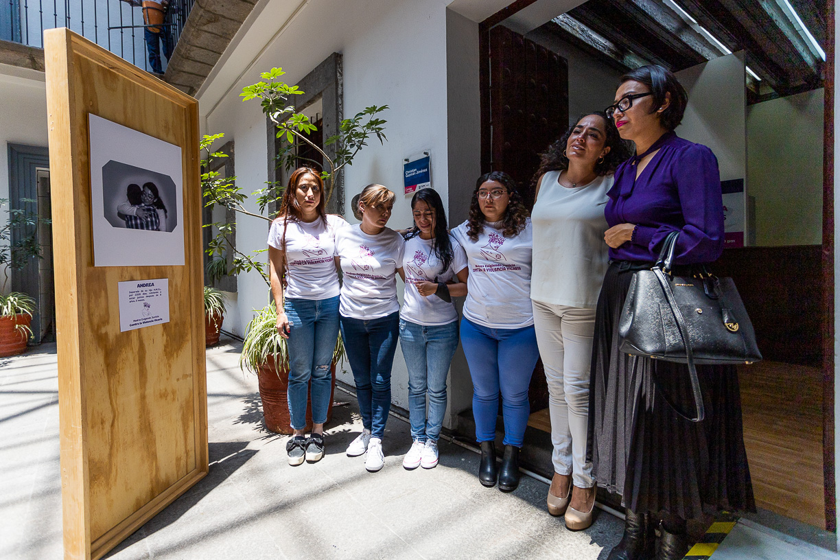 Ayuntamiento de Puebla inaugura exposición “Voces de la Violencia Vicaria”