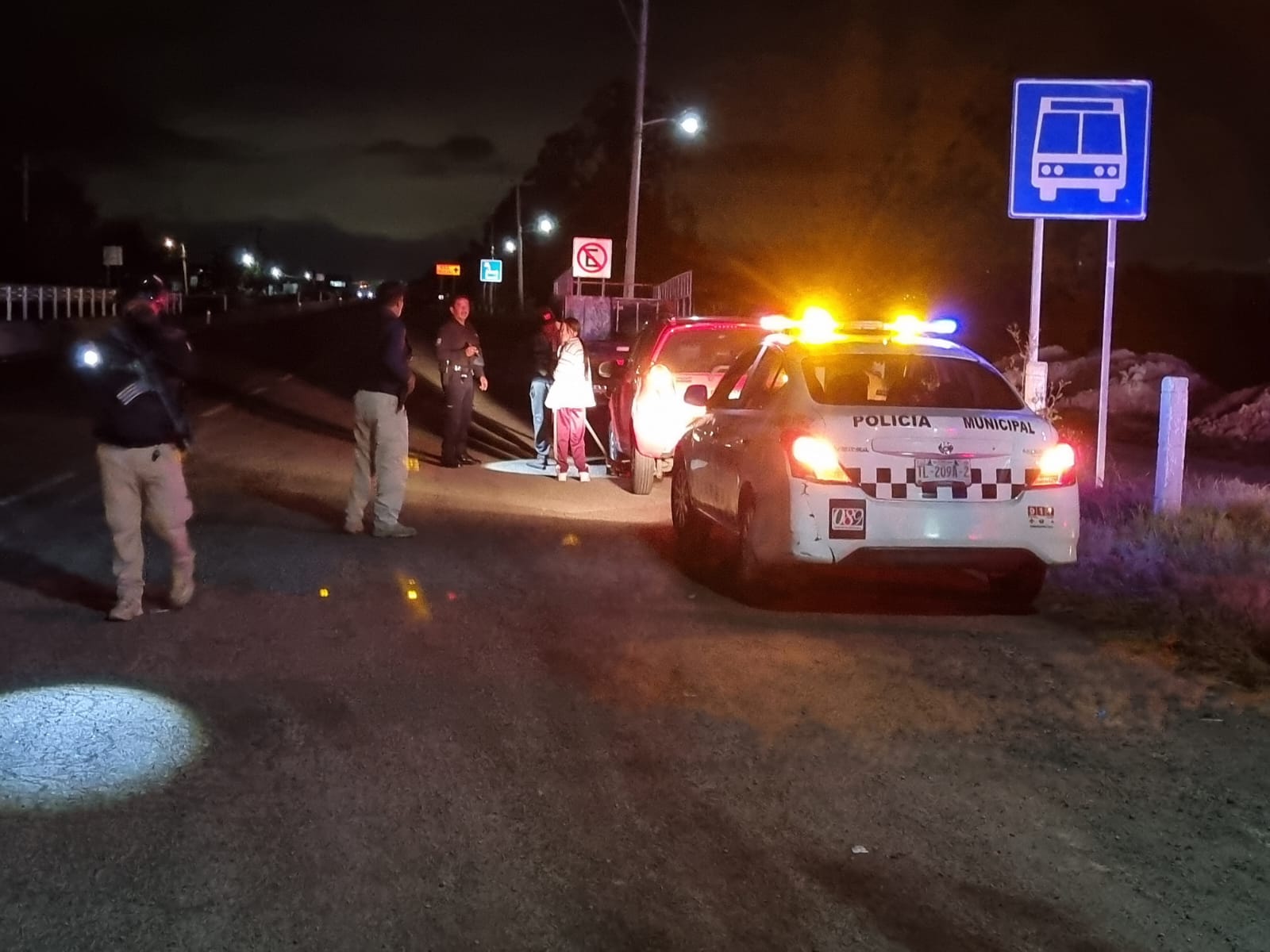 Al estilo del Arco Norte, utilizan poncha llantas y armas para asaltar en la autopista Tlaxcala-Texmelucan