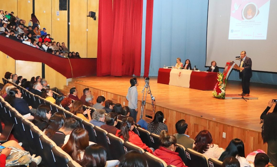 Hablan en la UATX sobre cultura de paz y educación superior